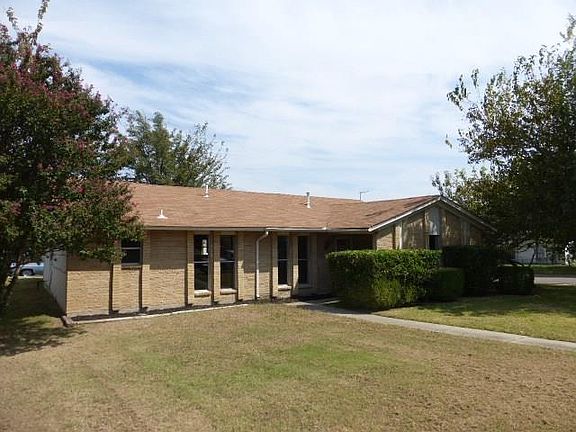 3rd image of 1201 Aldenwood Dr