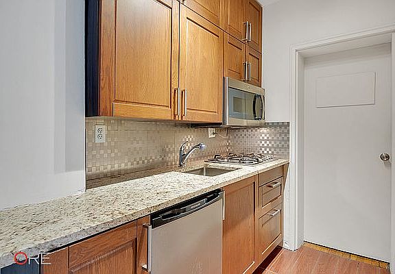 2nd image of 140 Claremont Ave APT 4K