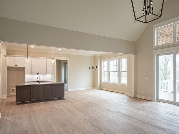 5th image of 1061 Pebble Hill Ln