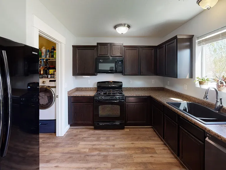 531 S Willow Xing — Photo 26