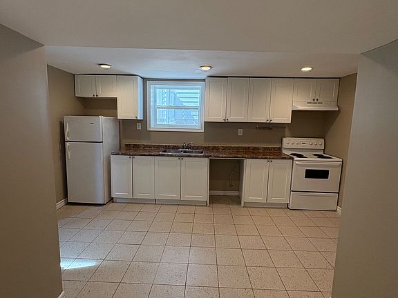 2nd image of 8 Birch Tree Cres