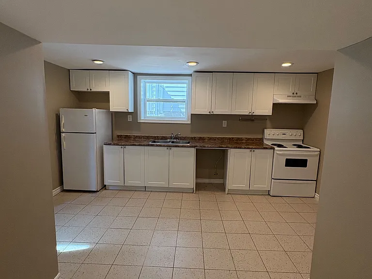 8 Birch Tree Cres — Photo 2