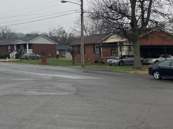 4th image of 733 Paige Cir
