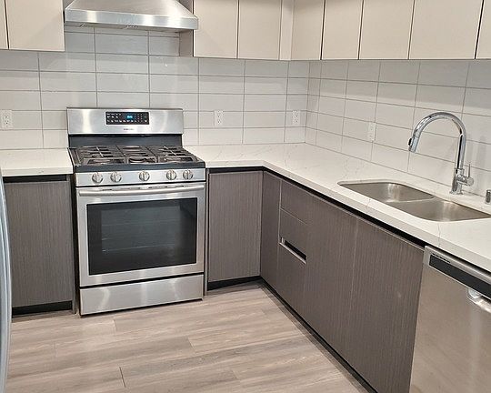 4th image of 5030 Rosewood Ave APT 403