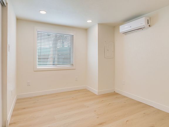 5th image of 42601 Claudia St #B