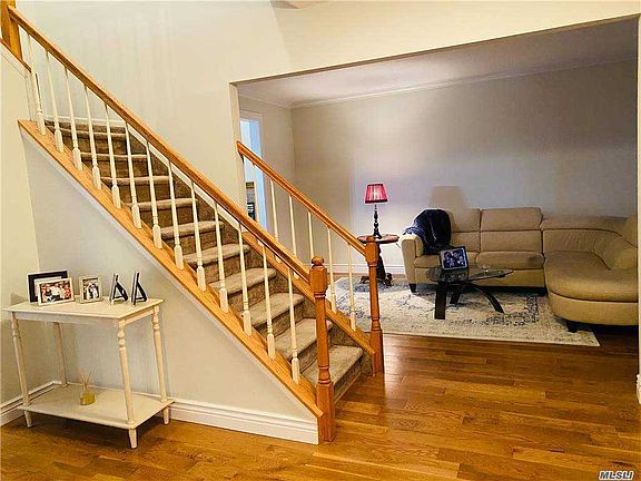 5th image of 2 Greenbriar Ct