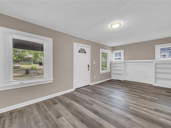 3rd image of 5342 Garfield Ave