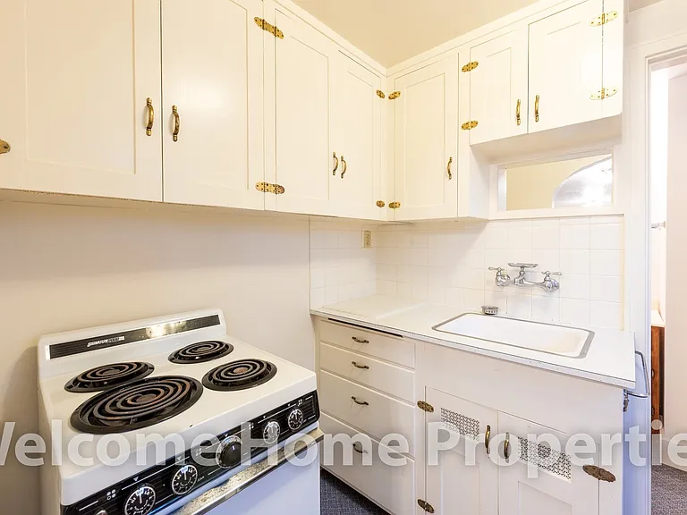 512 S College Ave — Photo 4