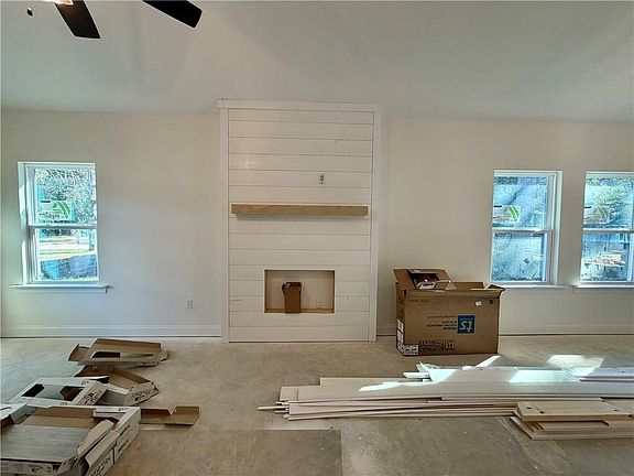 4th image of 66325 Markham Dr