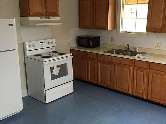4th image of 423 Freemont St