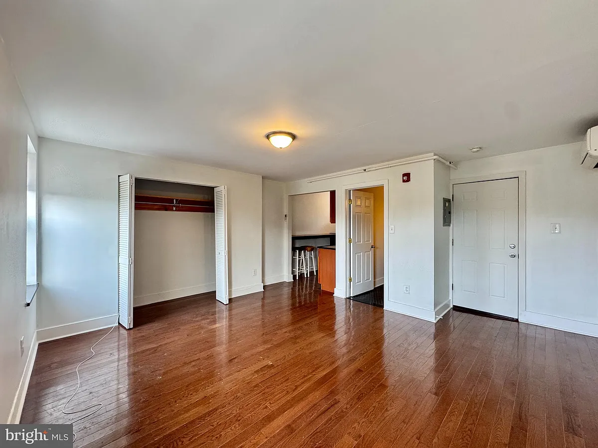 Building Photo - 2228 Fairmount Ave #3