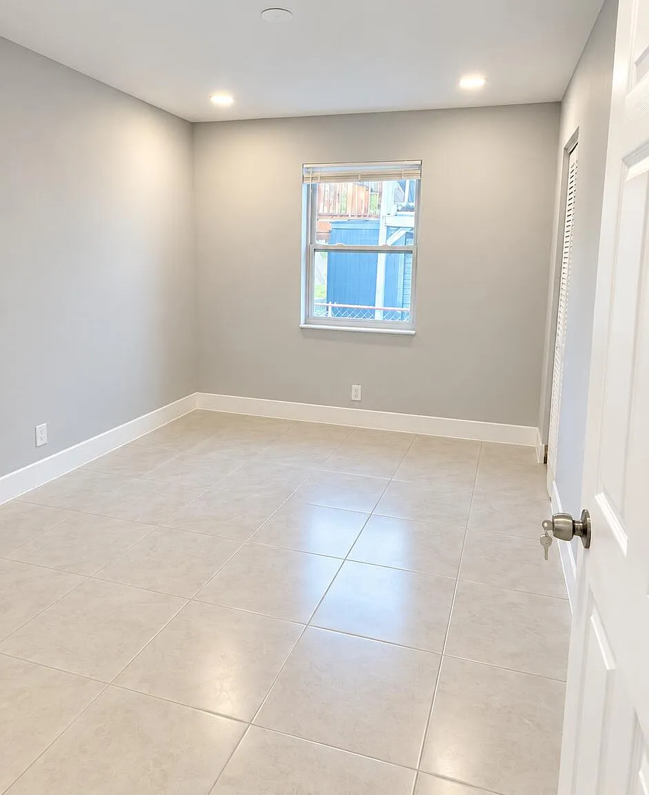 2 bed, 1.0 bath, 900 sqft, $2,200 — Photo 4