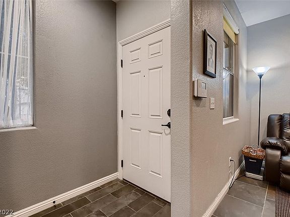 5th image of 7513 Nicklin St