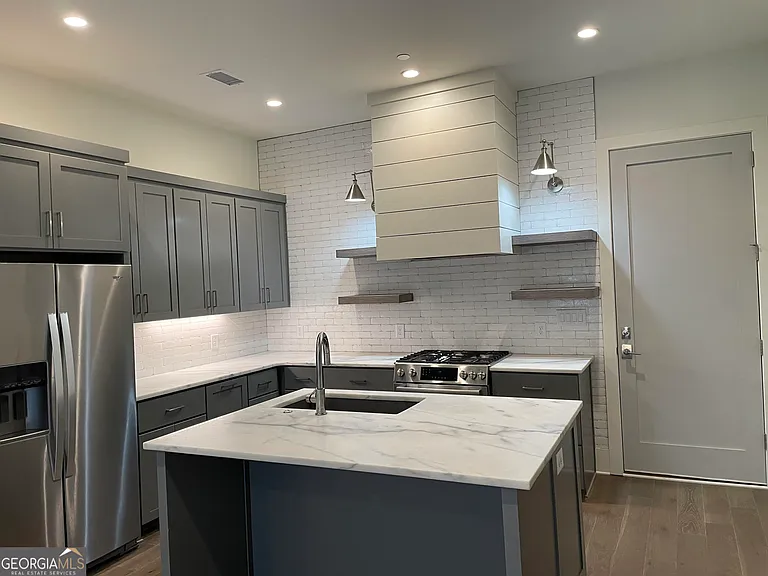 460 Heatherden Ave — Photo 6