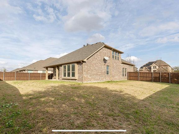 5th image of 4201 Oak Bluff Dr