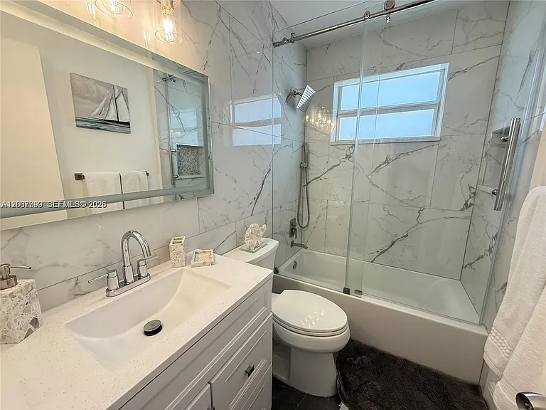 2220 NE 36th St #1 — Photo 7