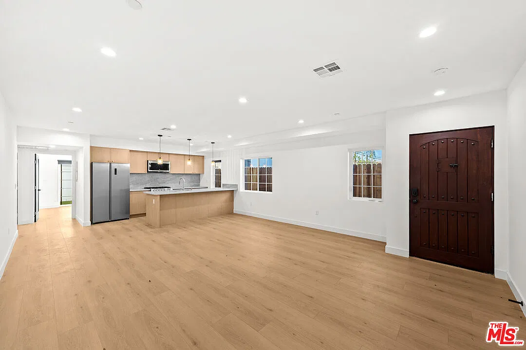 4 bed, 3.0 bath, 1706 sqft, $5,245 — Photo 4