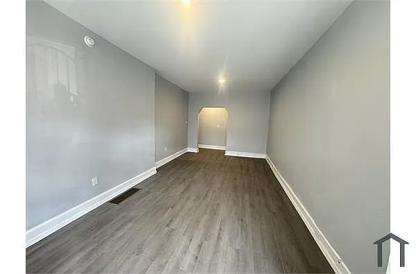 Building Photo - 6017 Chestnut St #1