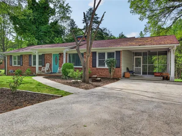 512 Croydon Ln, Winston Salem, NC 27107