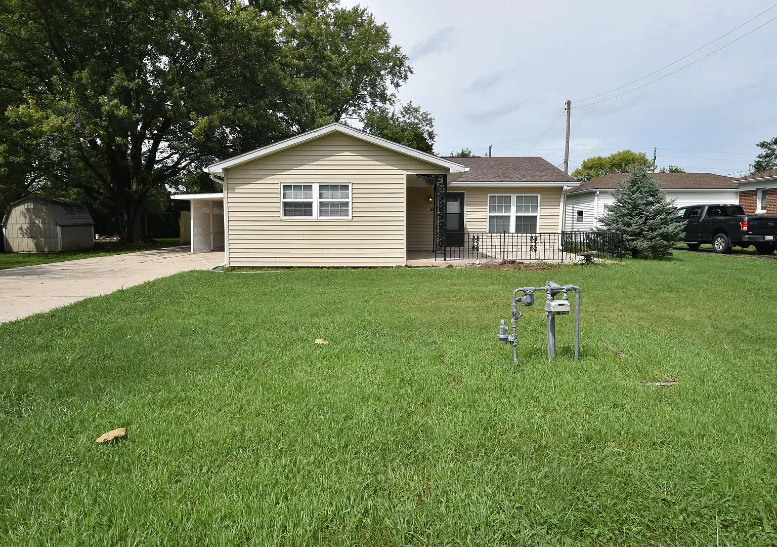 3 bedroom New Palestine Home For Rent — Photo 1