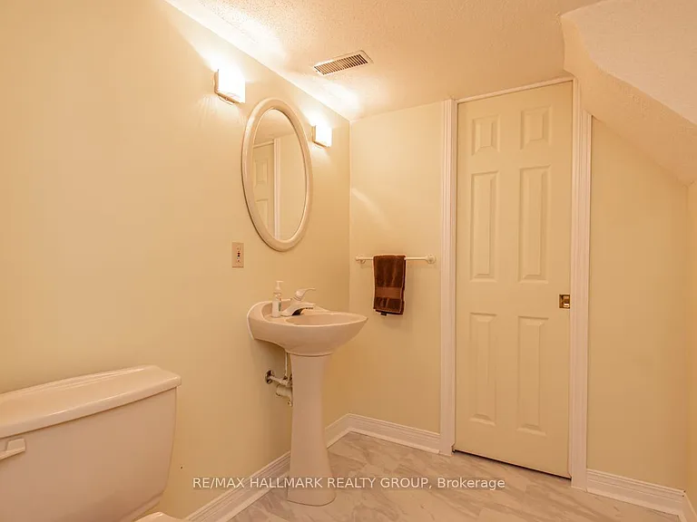 18 Hesse Cres — Photo 22