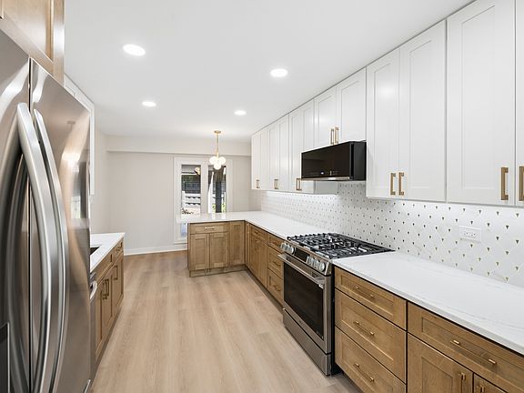 4th image of 1935 Mission Hills Ln