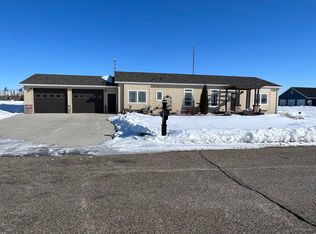 604 12th St SE, Rugby, ND 58368