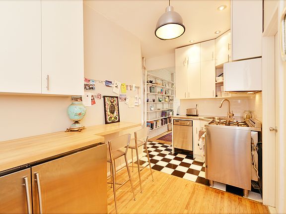 2nd image of 333 W 21st St APT 2RW
