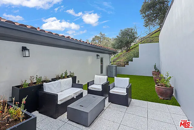 3373 Coldwater Canyon Ave — Photo 31
