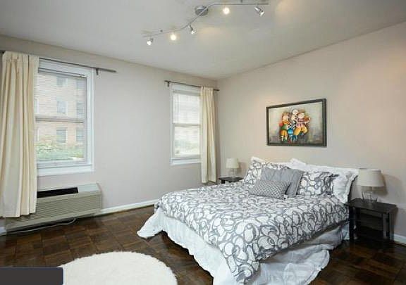 5th image of 4820 Chevy Chase Dr APT 301