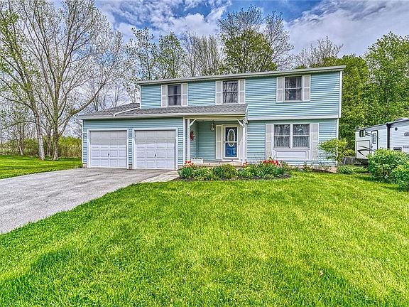 2nd image of 300 Applewood Ln