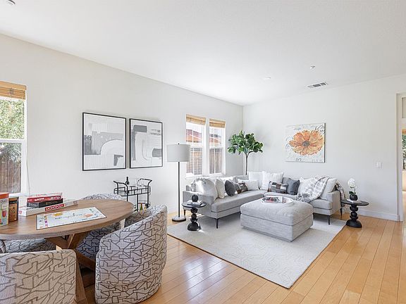 5th image of 127 Old Vine Way
