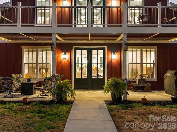 3rd image of 925 Hamilton Rd