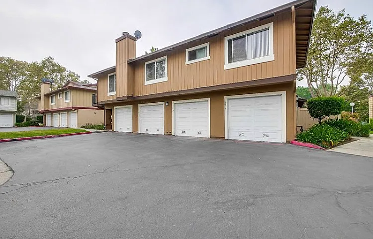 2474 Clear Spring Ct — Photo 19