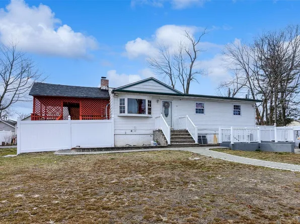 12 Fletcher Place, Brentwood, NY 11717