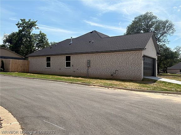4th image of 1101 Hunter Dr