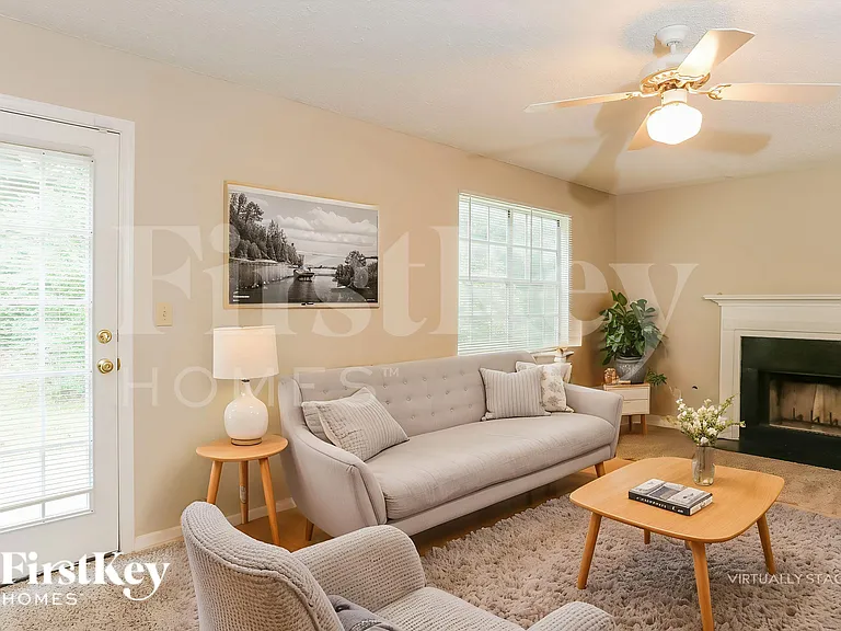 993 Cherry Laurel Dr — Photo 3