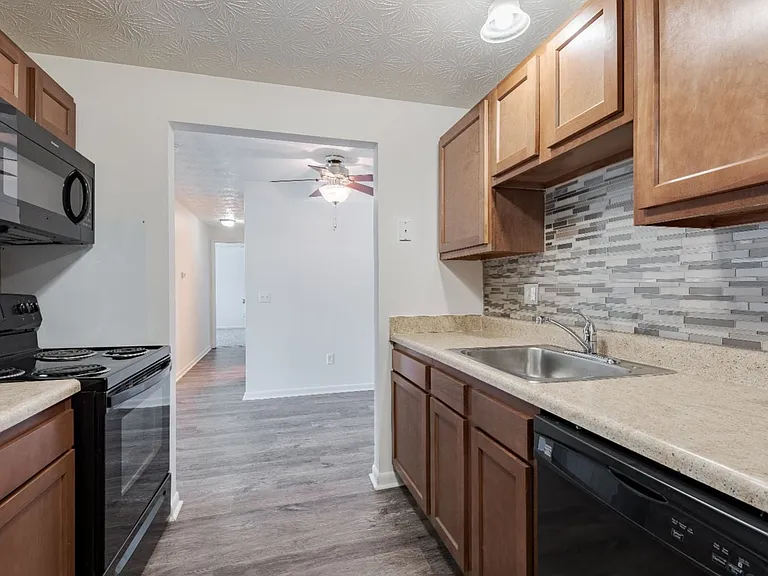 Webster Manor Apartment Homes — Photo 7