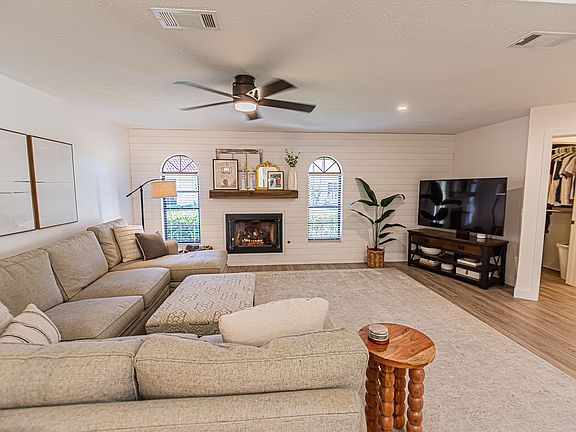 2nd image of 1190 SW Live Oak Cove