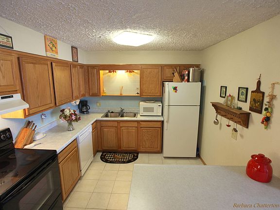 Kitchen photo by Barbara Chatterton