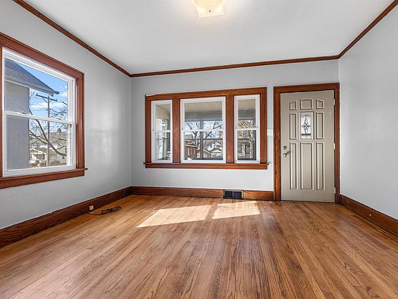 3rd image of 518 Shaw St