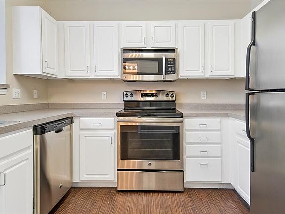 4th image of 1000 Providence Pl APT 171