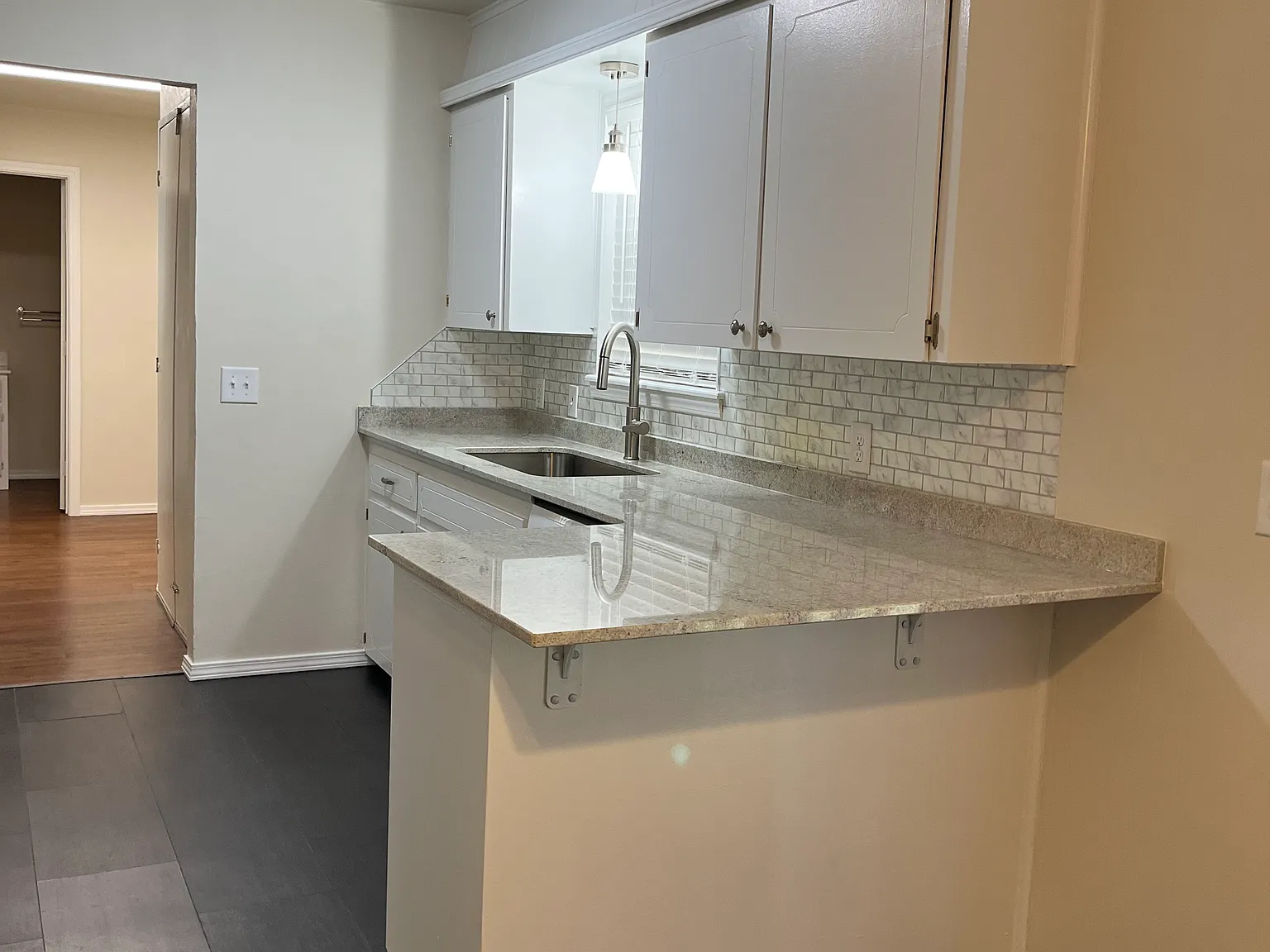 3 bed, 1250 sqft, $1,295 — Photo 3