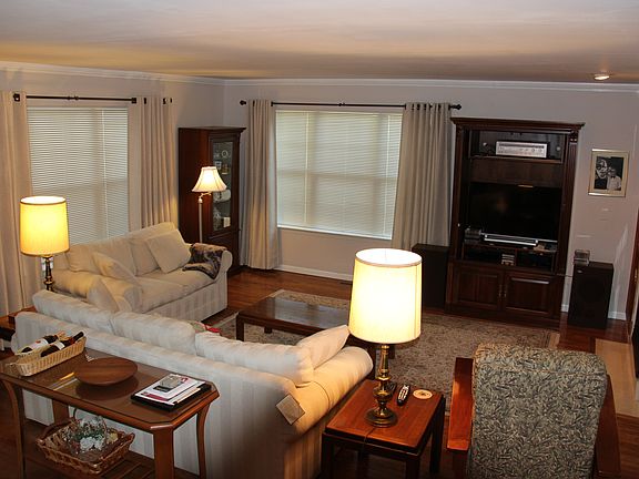 3rd image of 119 Mystic Dr