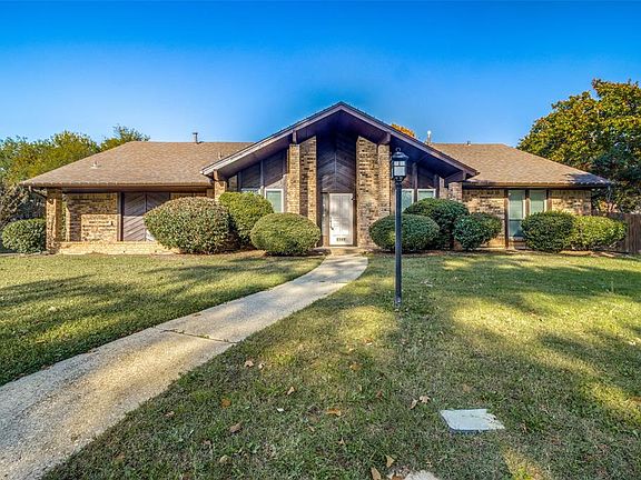 2nd image of 2209 Hollyhill Ln