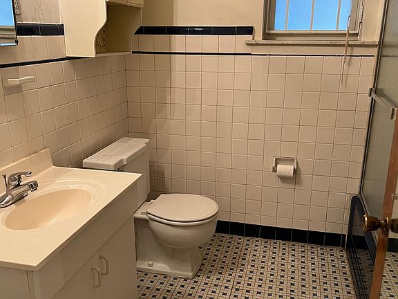 4th image of 745 S 11th St #1