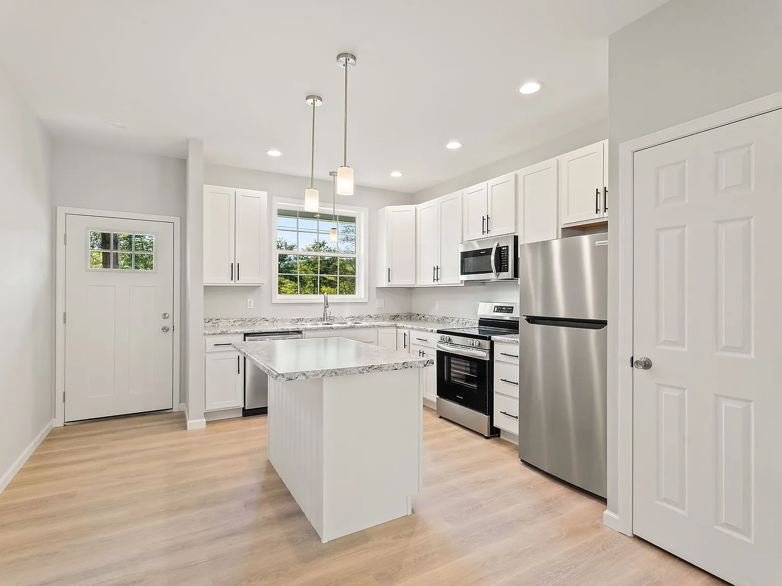 2 bed, 1320 sqft, $2,500 — Photo 3