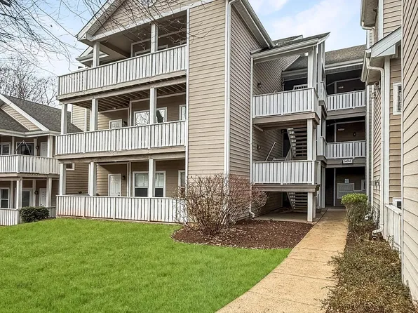 14314 Climbing Rose Way APT 103, Centreville, VA 20121