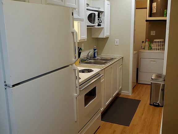 5th image of 8903 Pineridge Dr #C