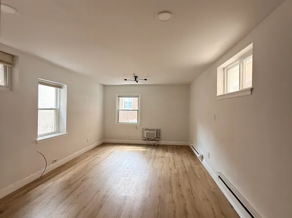 252 S 10th St APT 2R, Philadelphia, PA 19107